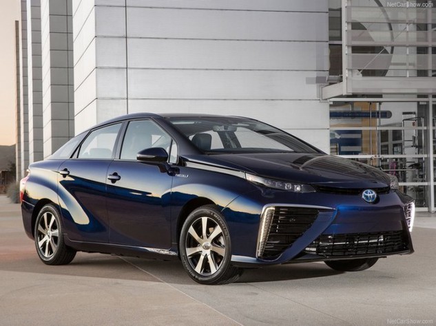 地球救世主 Toyota Mirai 氫燃料電池車