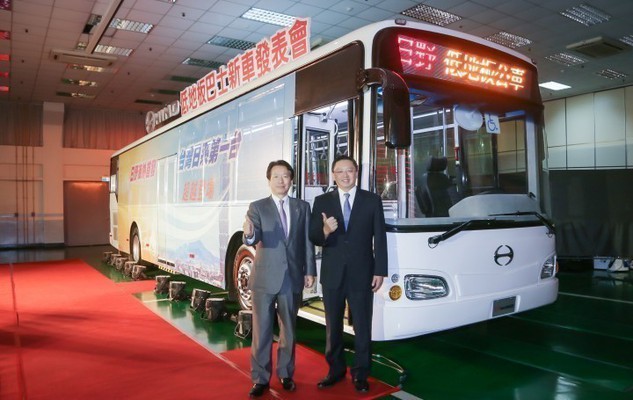 日野海外首發台灣日系第一台 針對台灣市場設計日野低地板巴士超越登場
